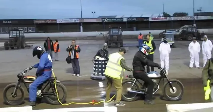 Tiro alla fune in moto