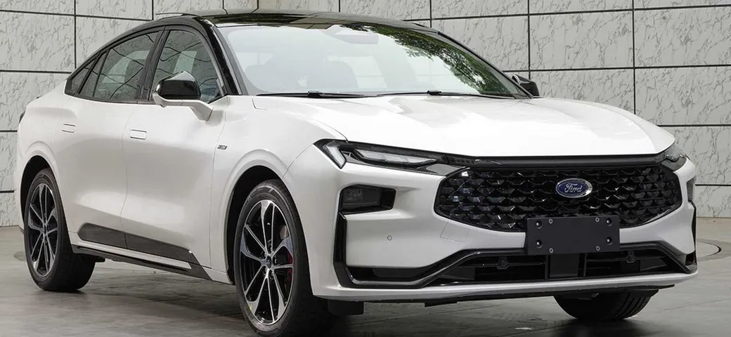 Ford Mondeo 2022: sfuggite le prime immagini della nuova generazione