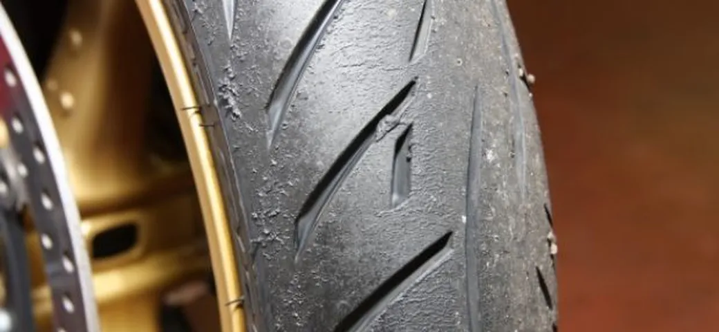 TEST Metzeler Roadtec Z8 Interact, ti hanno fatto le scarpe