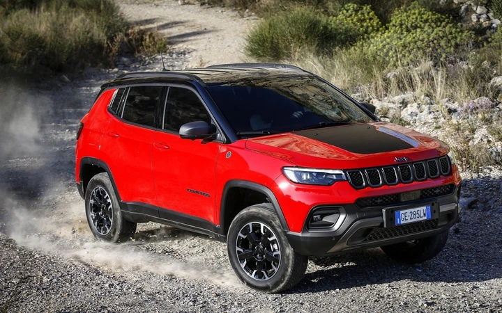 Jeep Compass restyling 2021: prima prova del rinnovato SUV, anche plug-in