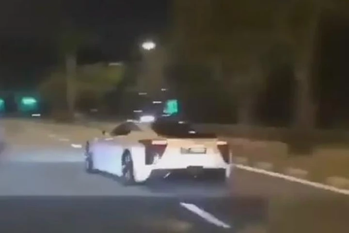 Lexus LFA: incidente in accelerazione [Video]