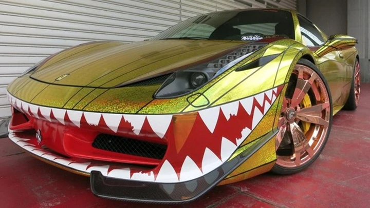 Ferrari 458 Spider Golden Shark: lo squalo dorato di Office K