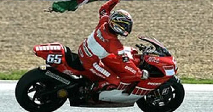 Capirossi e Ducati in cima al podio!