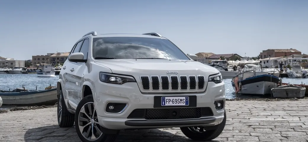 Jeep Cherokee: prezzo, allestimenti e scheda tecnica