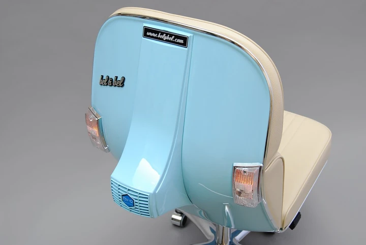 Bel & Bel Chair: una sedia che celebra l'amore per la Vespa