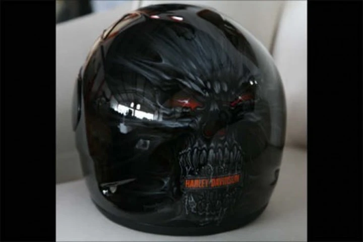 Il casco? A me piace così!
