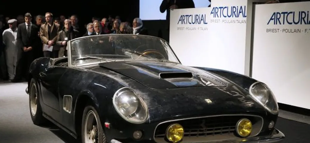 Venduta per 16.3 milioni di euro la Ferrari 250 GT California Spyder di Alain Delon