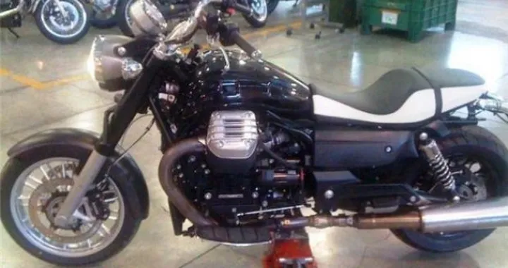 Moto Guzzi California 1400: nuove foto spia
