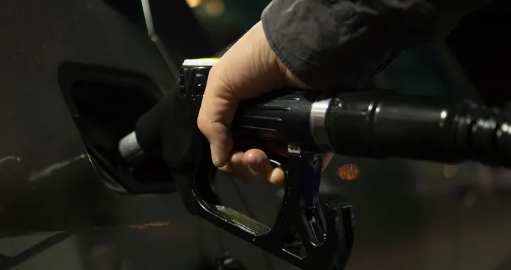 Prezzo carburanti 2021: in Italia aumenti per benzina e diesel