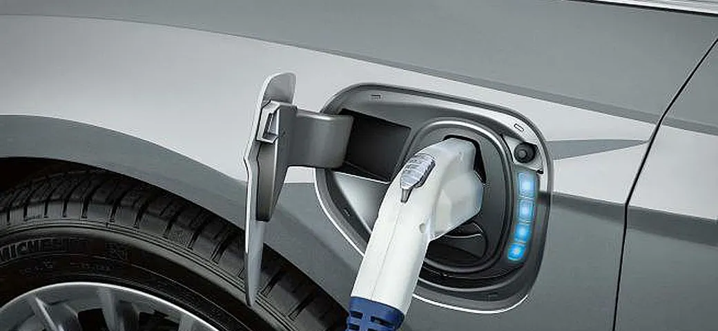 Emissioni auto: Ue, taglio CO2 ancora più drastico