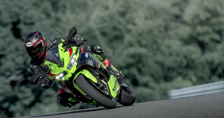 Kawasaki Ninja ZX-4R: la nuova supersport arriverà a settembre in due versioni