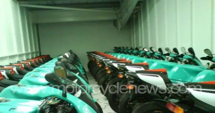 Trovato un magazzino di Petronas FP1 stradali invendute