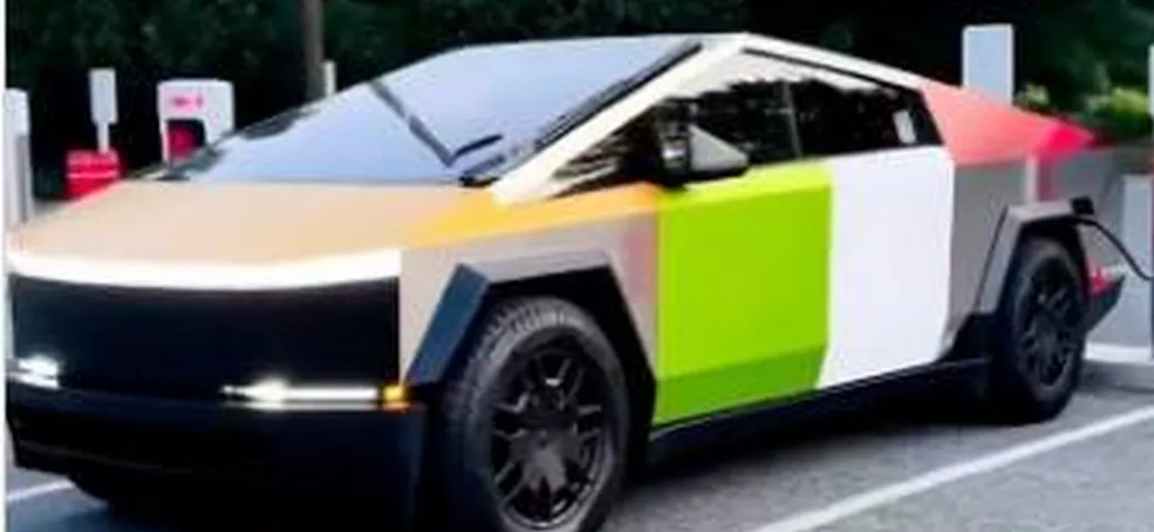 Tesla Cybertruck: una livrea bizzarra per il pick-up di Elon Musk
