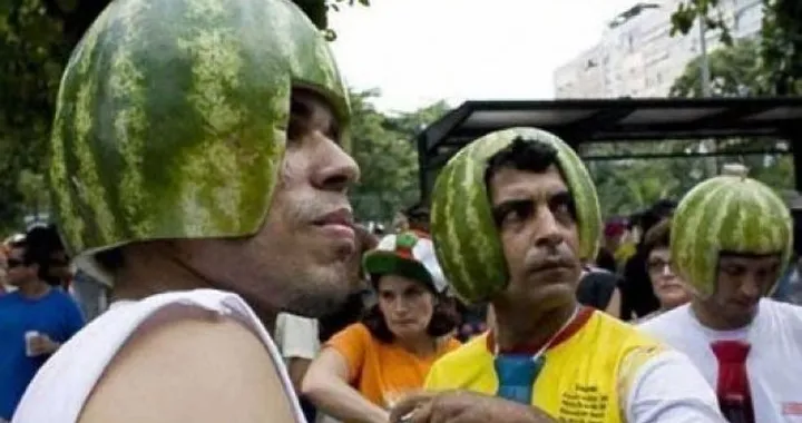 Maxisequestro di caschi fasulli a Genova