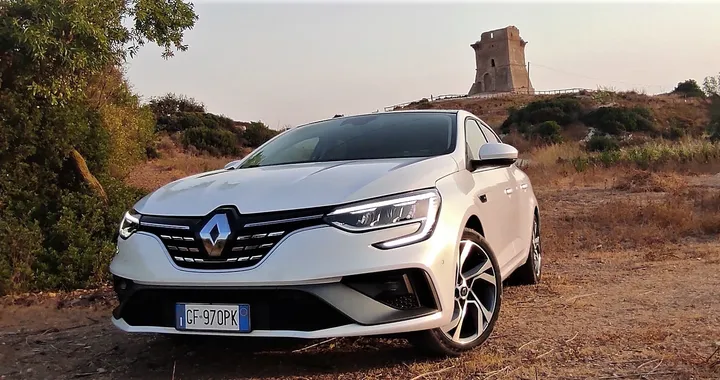 Renault Megane E-Tech Plug-In Hybrid: la prova su strada