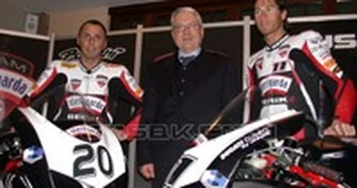 Il team Sterilgarda Berik presenta Xaus e Borciani