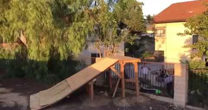 Minibike: salto del cancello finito male!