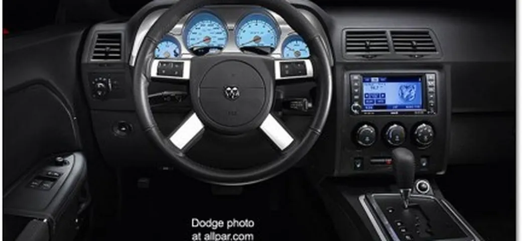 Dodge Challenger - foto degli interni