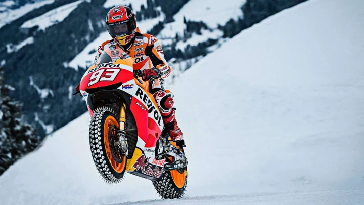 MotoGP, Marquez sulla neve con la Honda RC213V