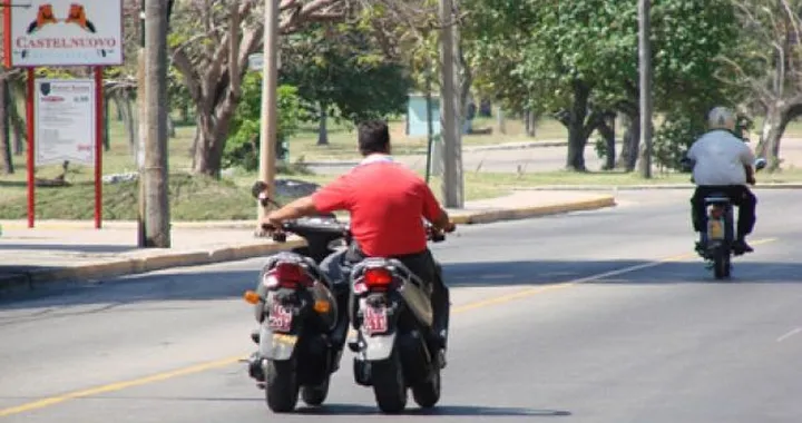 Foto del giorno:  Scooter in coppia