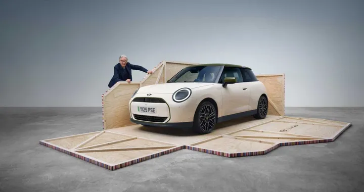 MINI, la nuova Paul Smith Edition: colori sgargianti e stile classico