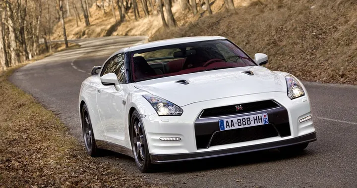Nissan GT-R: nel 2022 arriva la nuova generazione e sarà ibrida