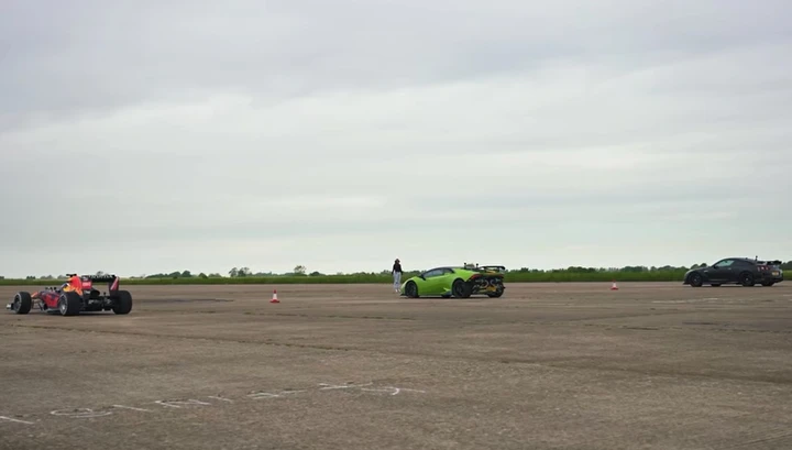 La Red Bull F1 sfida una Lamborghini da 1200 CV e una Nissan da 1300 CV [Video]