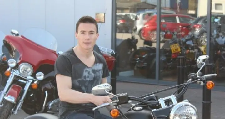 James Toseland si compra una Harley