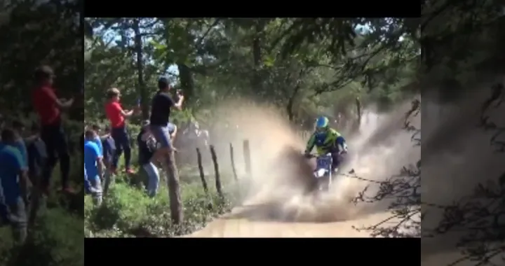 Enduro estremo: sfida le leggi della fisica e galleggia in moto sull'acqua (Video)