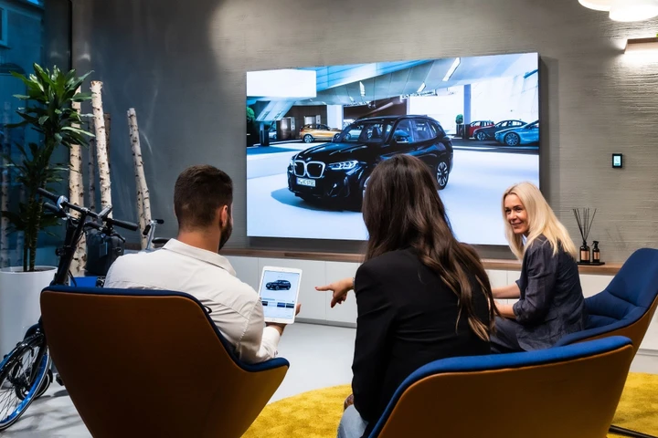 BMW rivoluziona il processo di vendita con il Roma Urban Store