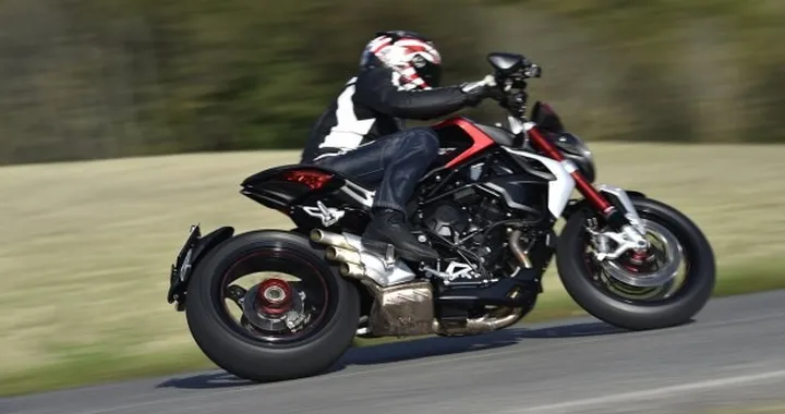 MV Agusta Brutale 800 RR e Dragster 800 RR: la prova su strada