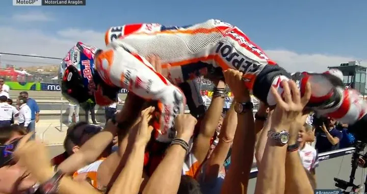 MotoGP Aragon, Marquez trionfa e mette le mani sul titolo. Rossi ci prova ma è battuto anche da Lorenzo