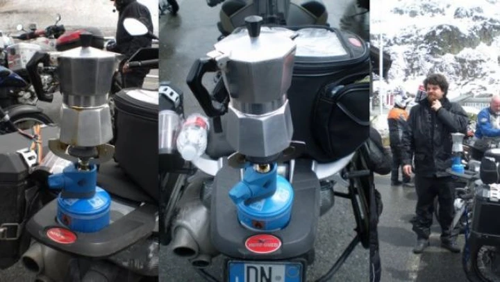 Foto del giorno: Caffè sui passi della Route Des Alpes