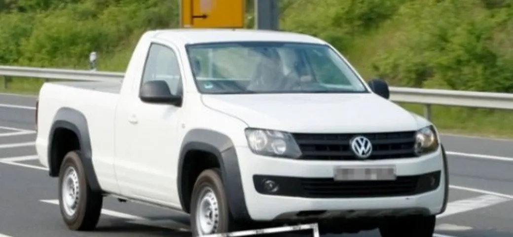 Volkswagen Amarok: foto spia della versions single cab