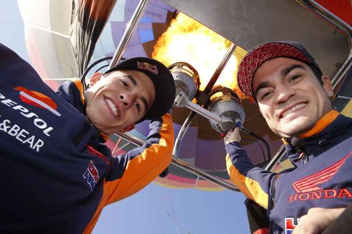 Un volo in mongolfiera per Marc Marquez e Dani Pedrosa [Video]