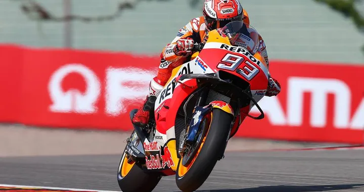 MotoGP, Germania: Marquez immenso e inarrestabile. Rossi e Vinales a podio