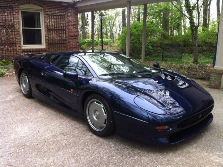 Jaguar XJ220: l'ultimo esemplare venduto su eBay