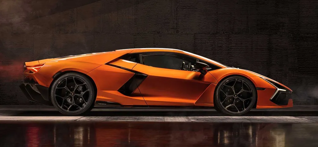 Lamborghini Revuelto: ibrida da brividi