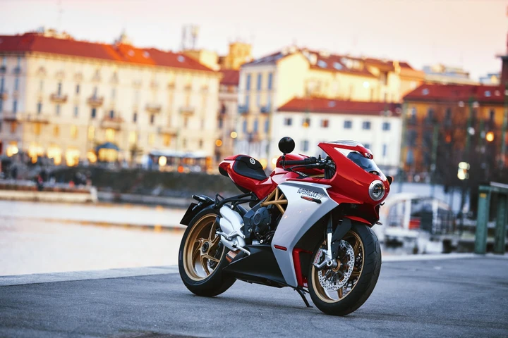 MV Agusta Superveloce 800: ecco le due nuove splendide colorazioni