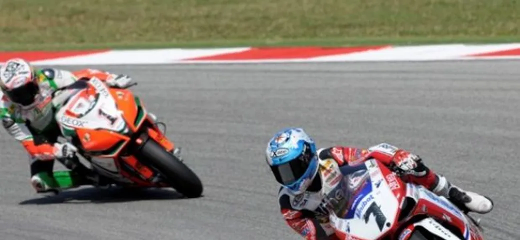 WSBK: Prime qualifiche a Checa. Smrz secondo precede Melandri. Biaggi 5°