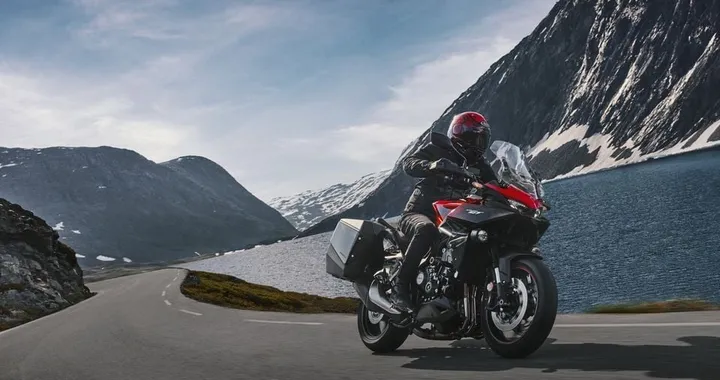 Honda CB1000GT 2026: nuova sport touring da 150 CV