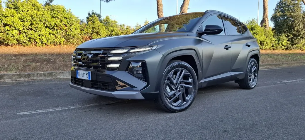 Hyundai Tucson Plug-in Hybrid 2025: efficienza e stile