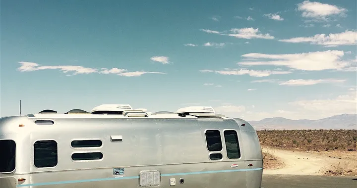 Roulotte: occorre una patente per trainarla?