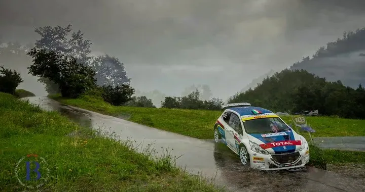 Peugeot Vs Yamaha YZ450SM : il Trailer