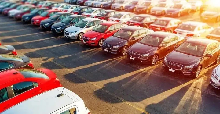 Mercato auto 2024: ad aprile segno positivo per le immatricolazioni, male le elettriche