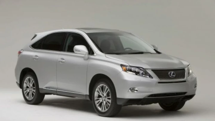 Lexus RX 450h: debuttano la trazione anteriore e l'allestimento Platinum