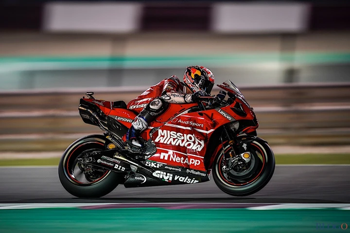 MotoGP Qatar: 1° Dovizioso, 2°Marquez, 3° Crutchlow