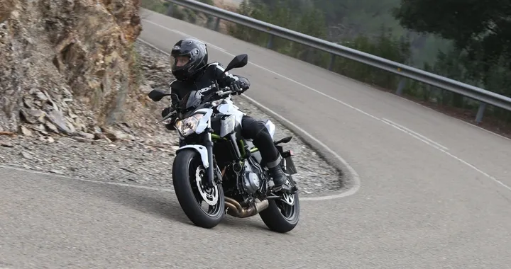 Kawasaki Z650 2017: primo contatto