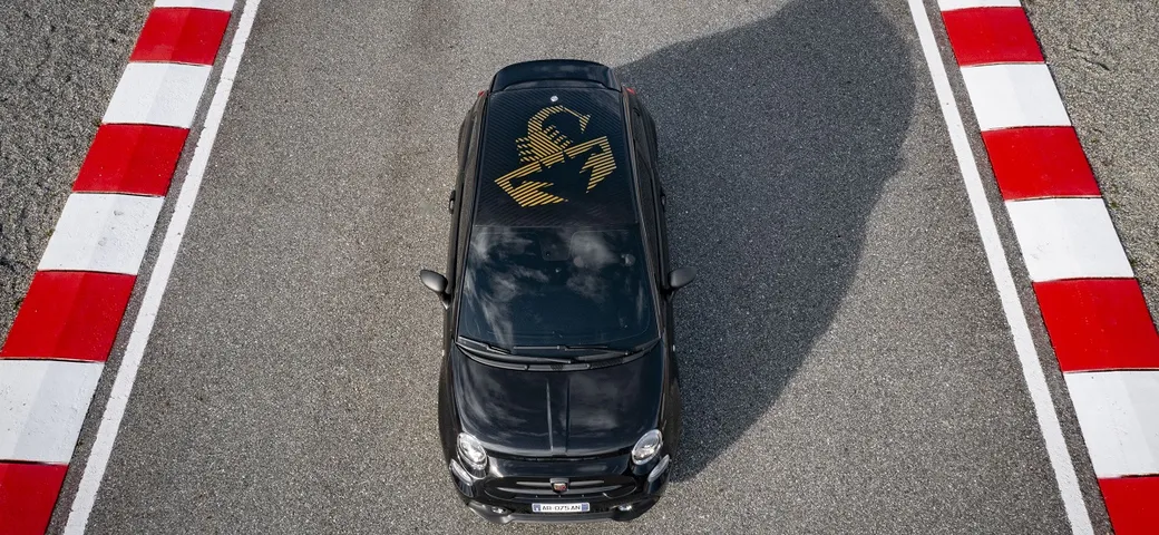 Abarth 695 75° Anniversario: debutta l'edizione limitata per festeggiare l'anniversario del brand