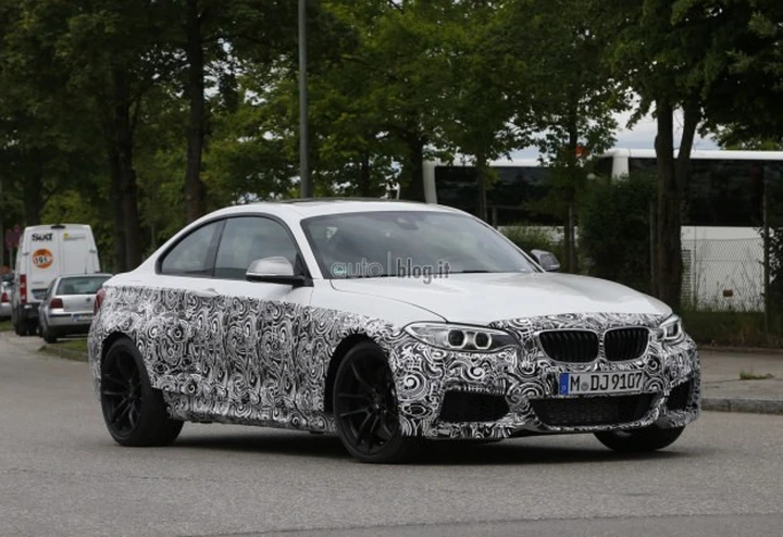 BMW M2: nuove foto spia su strada